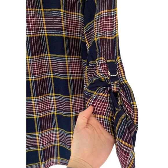 Francesca’s Spring In Tow Flannel Button Down - Picture 4 of 10